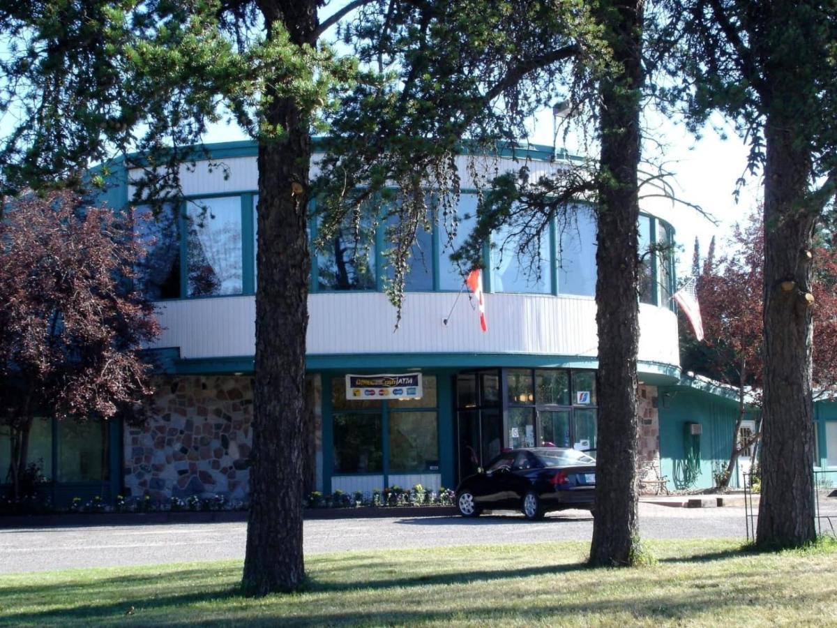 Falcon Lake Hotel Экстерьер фото