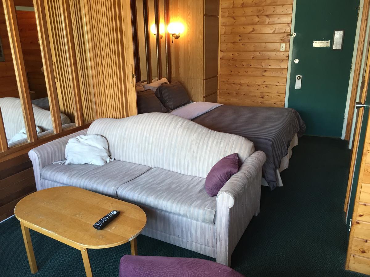 Falcon Lake Hotel Экстерьер фото