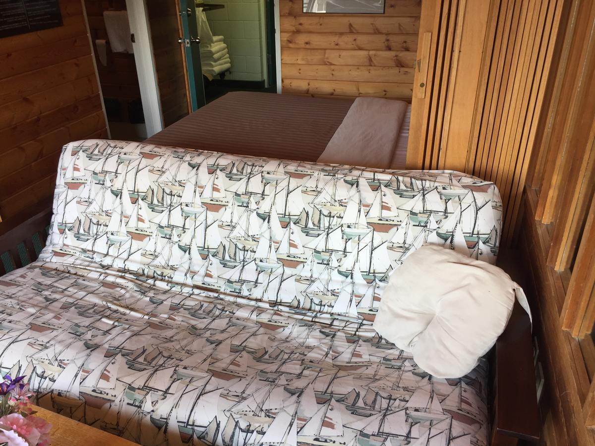 Falcon Lake Hotel Экстерьер фото