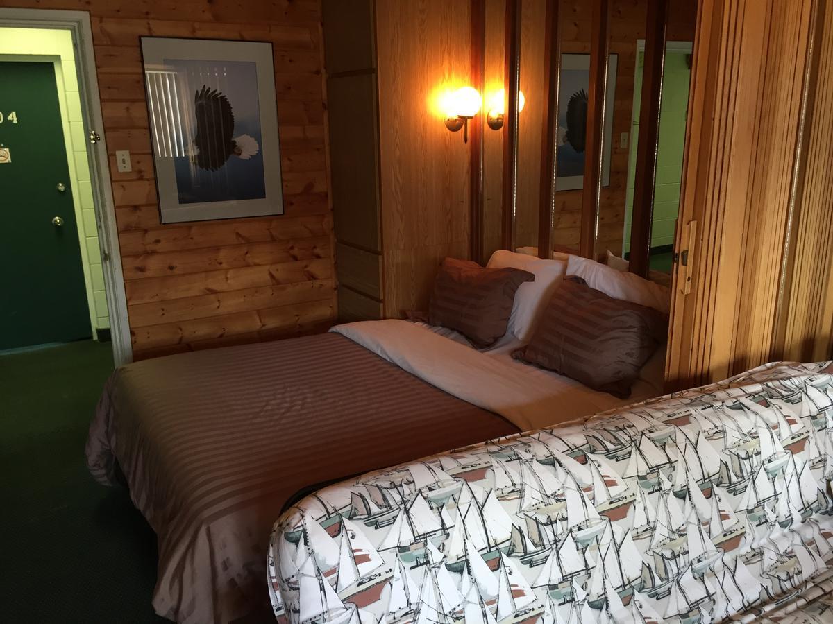 Falcon Lake Hotel Экстерьер фото
