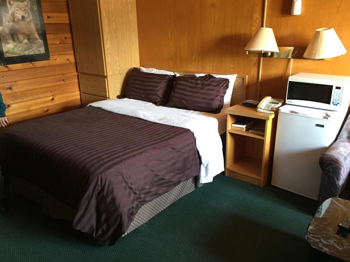 Falcon Lake Hotel Экстерьер фото