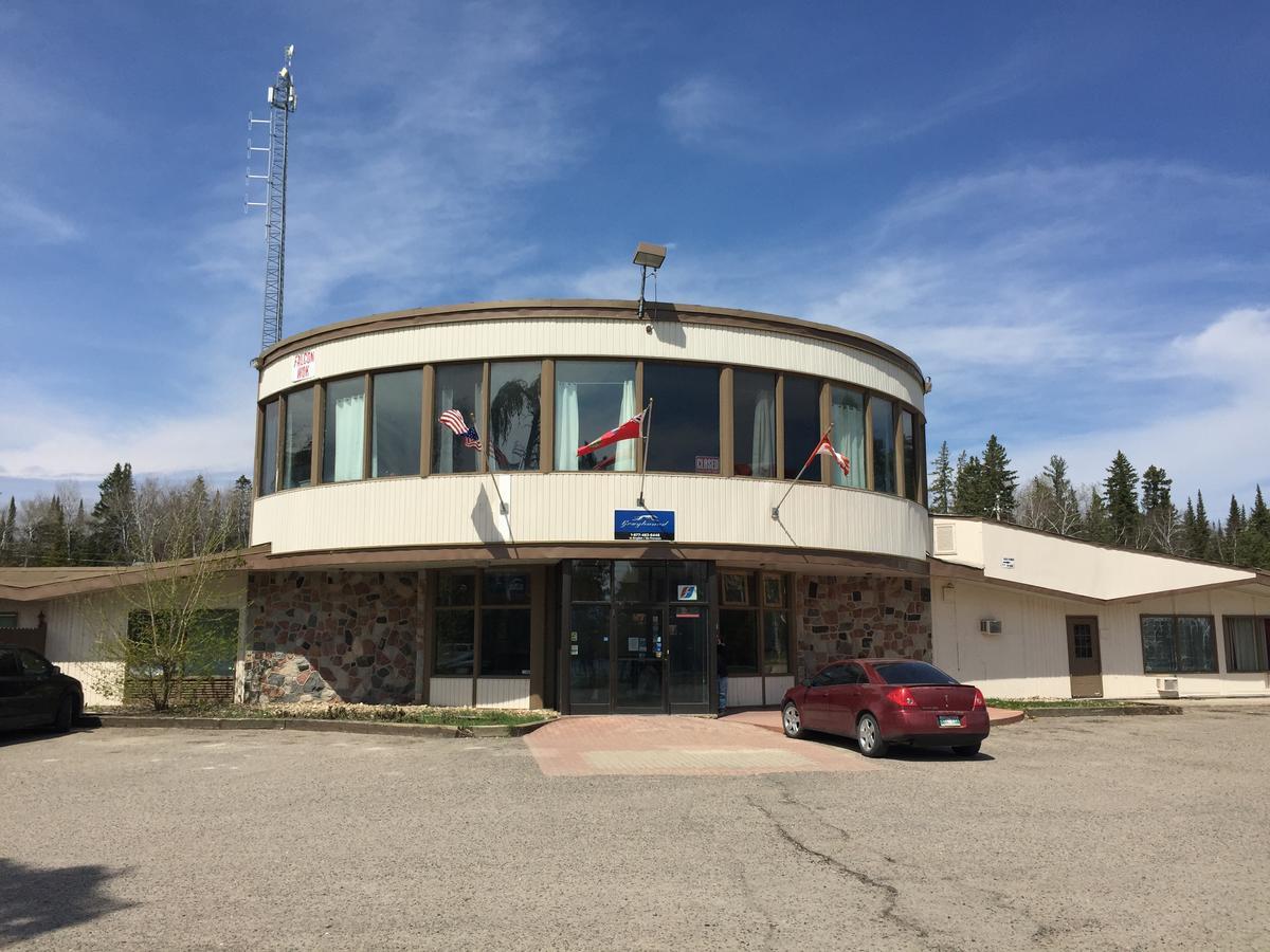Falcon Lake Hotel Экстерьер фото