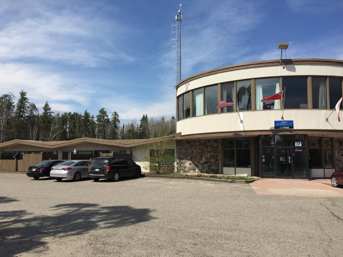 Falcon Lake Hotel Экстерьер фото