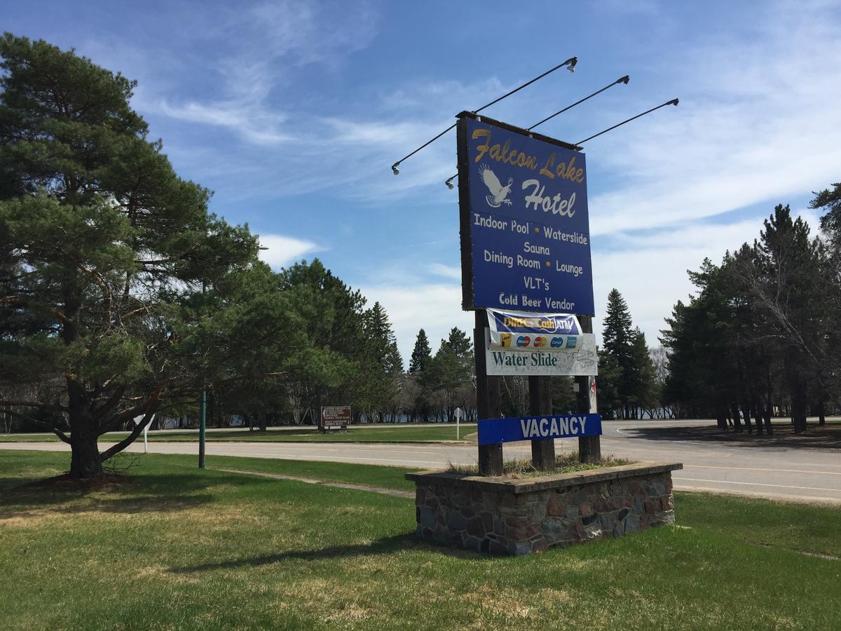 Falcon Lake Hotel Экстерьер фото